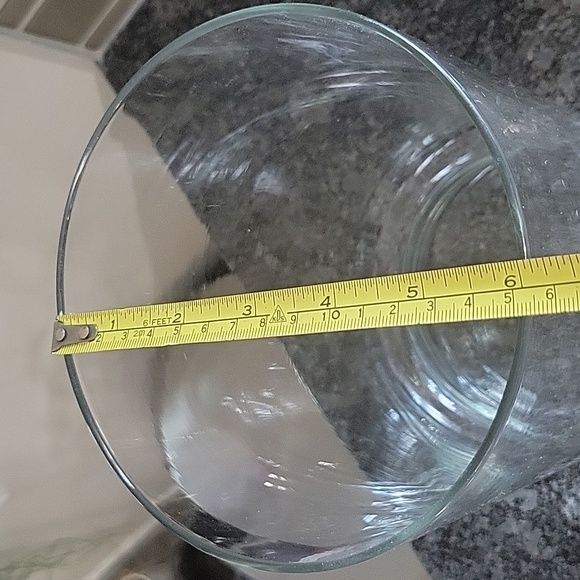 2 tabletop Glass Vases - Picture 3 of 4